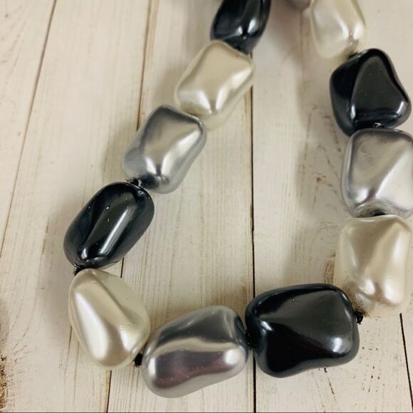 Kenneth Lane Glass Pearlescent Bead Necklace - Picture 2 of 3